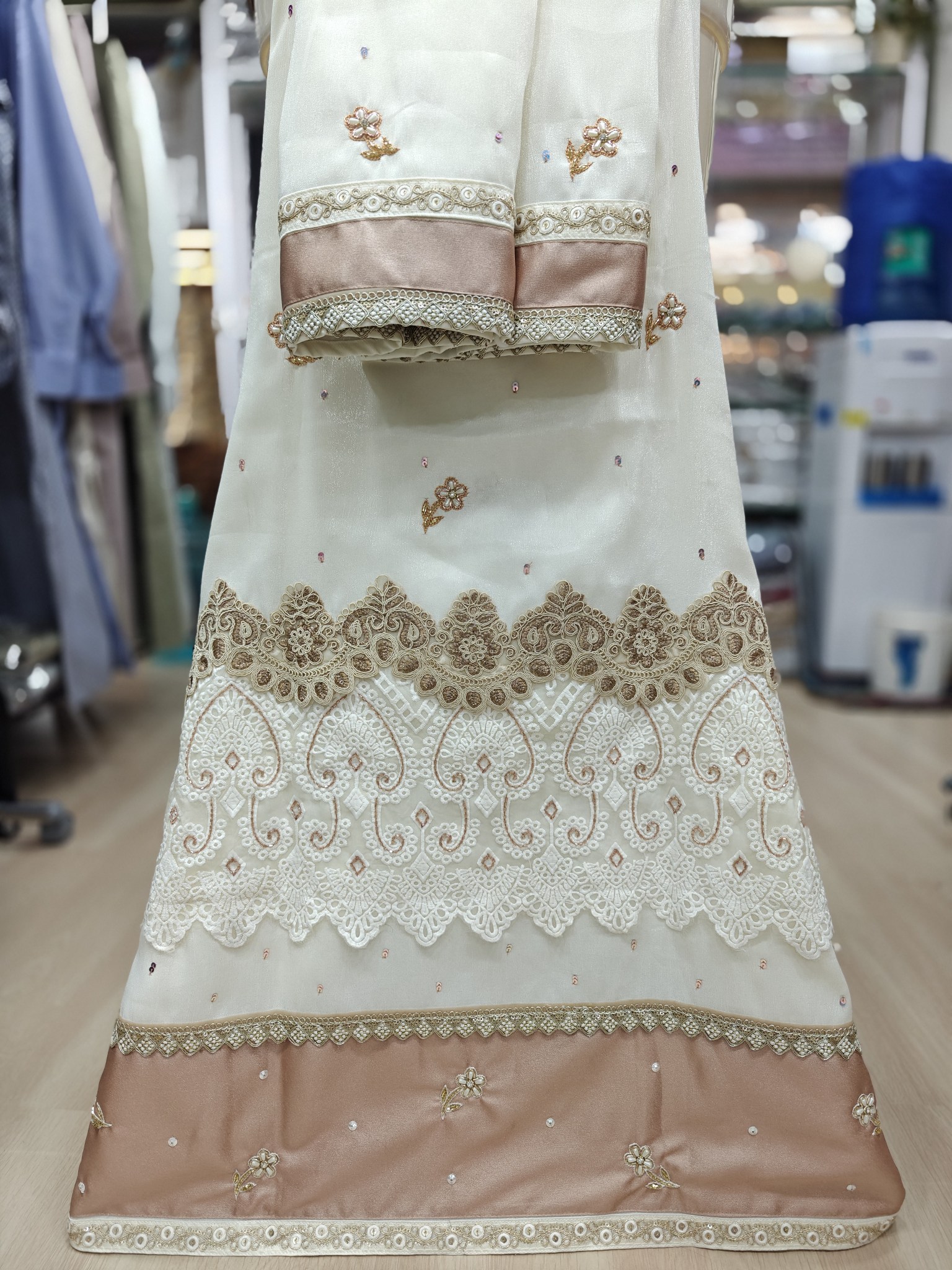 Handwork And Heavy Lacing Rida Handwork And Heavy Lacing Rida